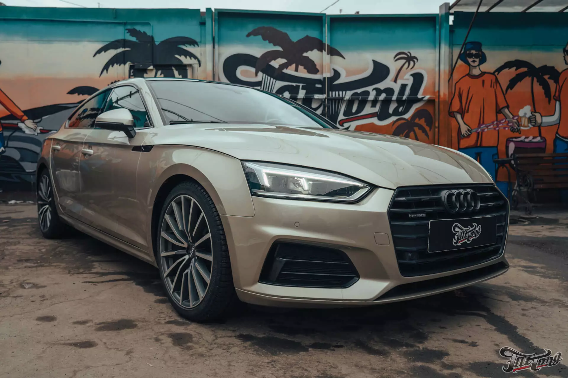 Audi A5. Кузовной ремонт, полная расклейка винила